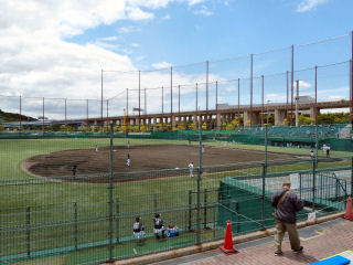 神戸総合運動公園サブ球場を三塁側から